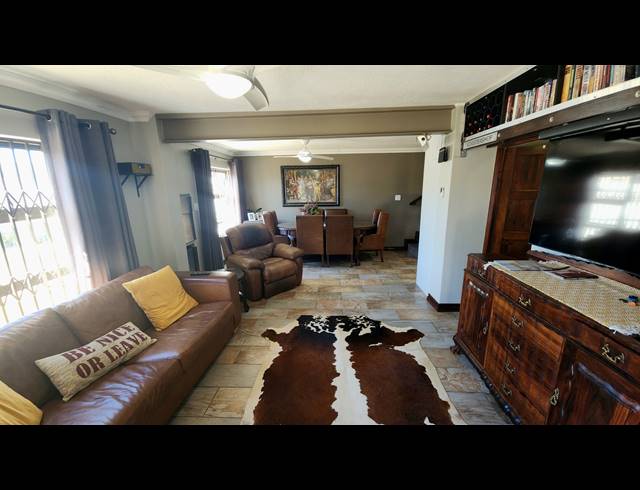 2 BEDROOM TOWNHOUSE FOR SALE IN DIAZ BEACH